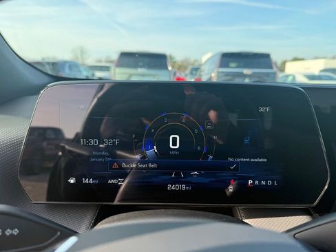 Used 2025 Chevrolet Equinox LT w/ Convenience Package II image 24