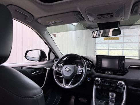 Used 2019 Toyota RAV4 XLE Premium FWD image 27