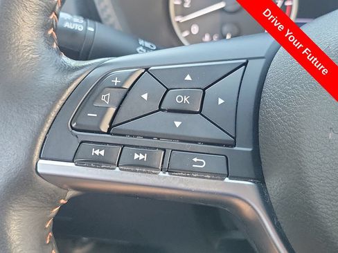 Used 2025 Nissan Sentra SR w/ SR Premium Package FWD image 5