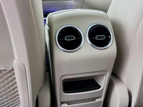 Used 2025 Mercedes-Benz GLB 250 4MATIC image 25