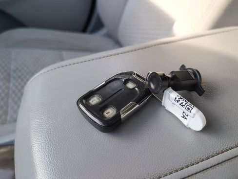 Used 2019 GMC Acadia SLE image 28