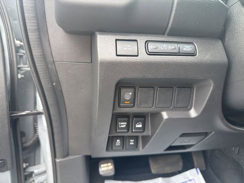 Used 2024 Nissan Frontier PRO-4X w/ Technology Package AWD/4WD image 32