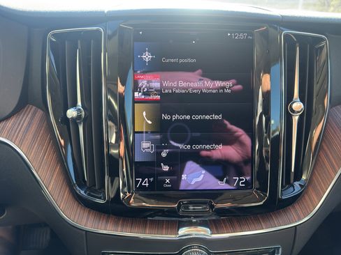 Used 2021 Volvo XC60 T5 Momentum w/ Premium Package image 9