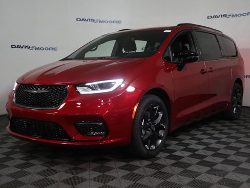 New 2026 Chrysler Pacifica Select image 12