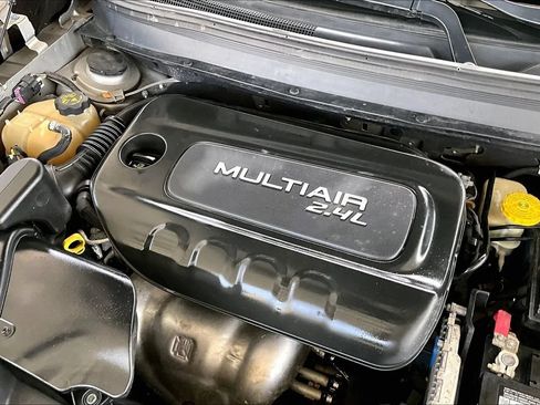 Used 2015 Jeep Cherokee Latitude FWD image 26