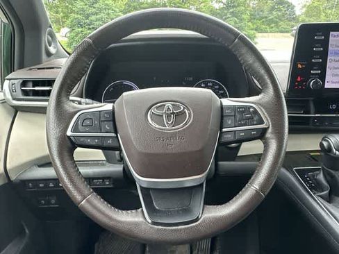 Used 2021 Toyota Sienna Platinum FWD image 8