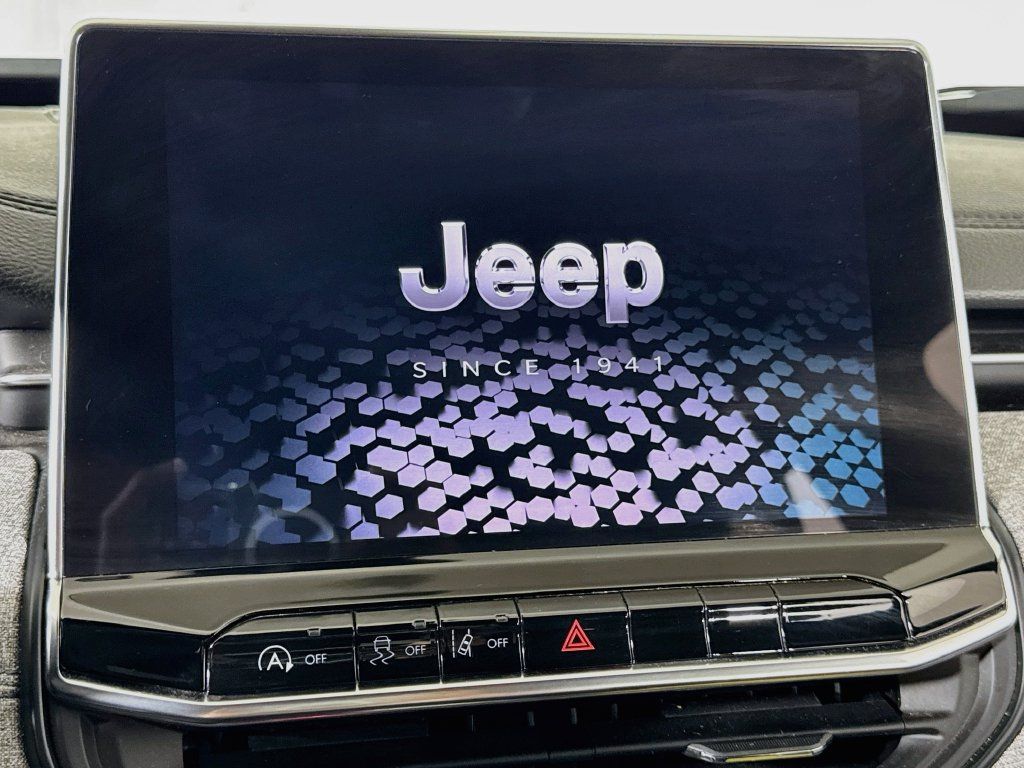 Used 2024 Jeep Compass Latitude AWD/4WD image 27