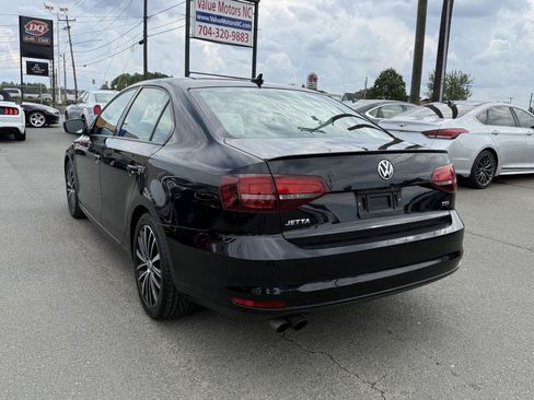 Used 2016 Volkswagen Jetta Sport FWD image 4