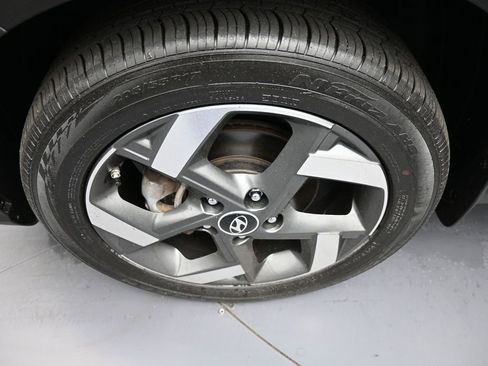Certified 2023 Hyundai Venue Limited FWD image 14