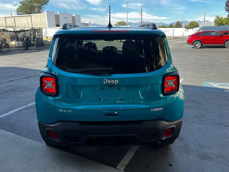 Used 2019 Jeep Renegade Latitude w/ Safety & Security Group II AWD/4WD image 6