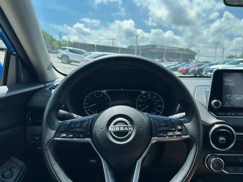 Used 2025 Nissan Sentra SV FWD image 29