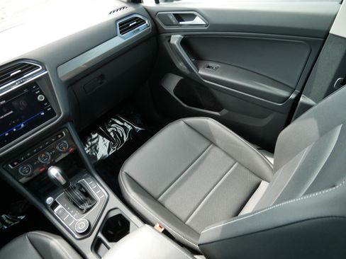 Used 2021 Volkswagen Tiguan SE AWD/4WD image 11