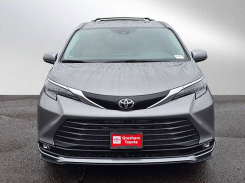 New 2026 Toyota Sienna XLE AWD/4WD image 9