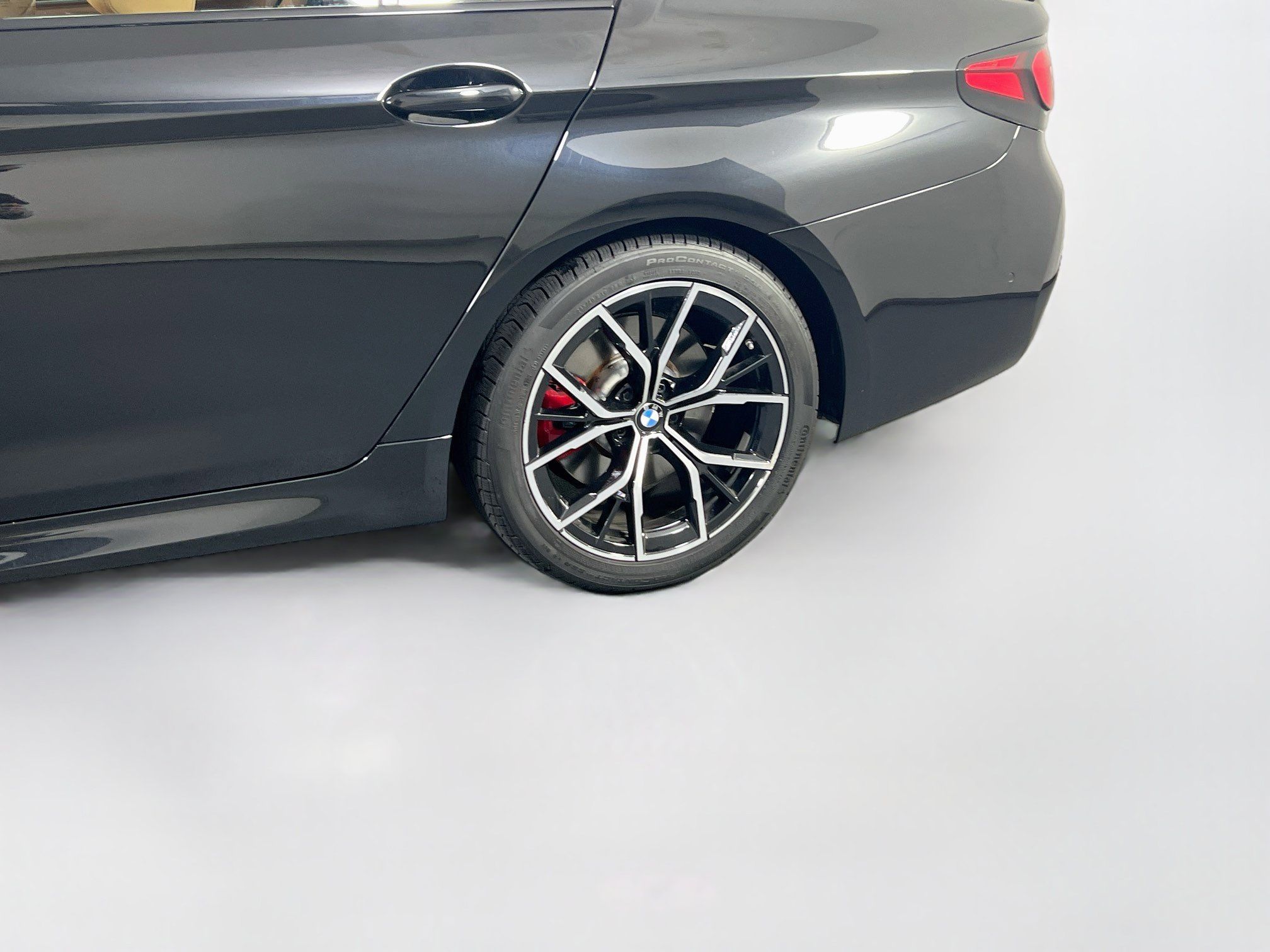 Used 2023 BMW 530i xDrive w/ M Sport Package AWD/4WD image 31