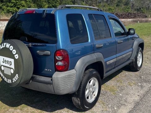 Used 2006 Jeep Liberty Sport RWD image 4