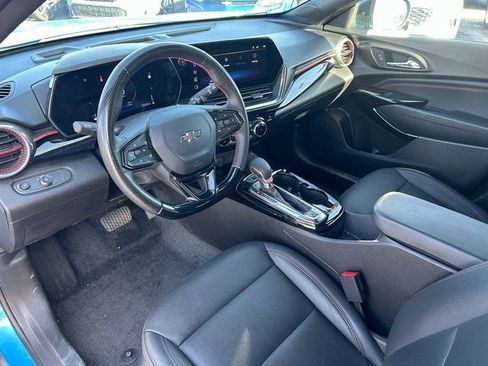 Used 2025 Chevrolet Trax RS w/ Sunroof Package image 23