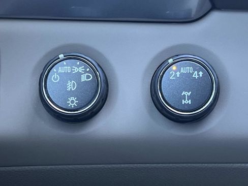 Used 2018 Chevrolet Suburban Premier image 28