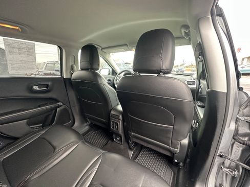 Used 2018 Jeep Compass Latitude w/ Cold Weather Group image 19