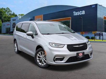 Used 2023 Chrysler Pacifica Touring-L