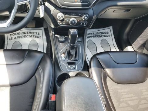 Used 2022 Jeep Cherokee Latitude w/ Sun & Sound Group AWD/4WD image 22