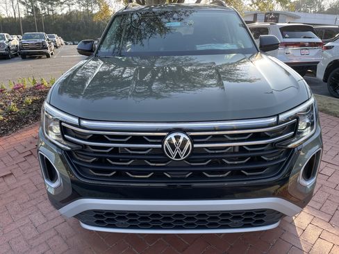 New 2026 Volkswagen Atlas Peak Edition AWD/4WD image 2