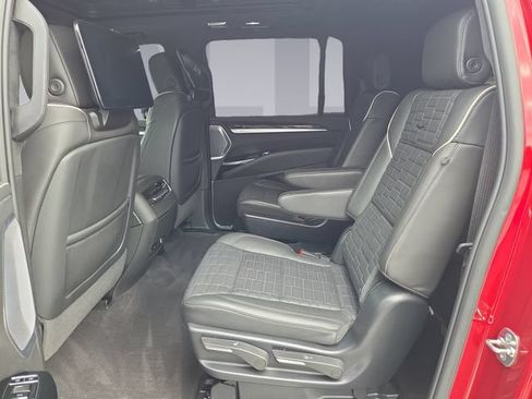 Certified 2026 Cadillac Escalade ESV Platinum Sport w/ LPO, ONYX Package AWD/4WD image 16
