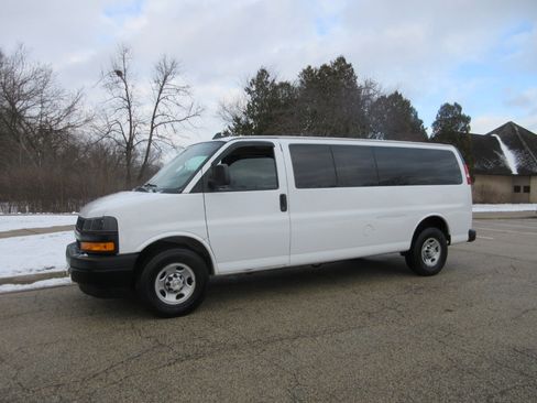 Used 2020 Chevrolet Express 2500 Extended image 4