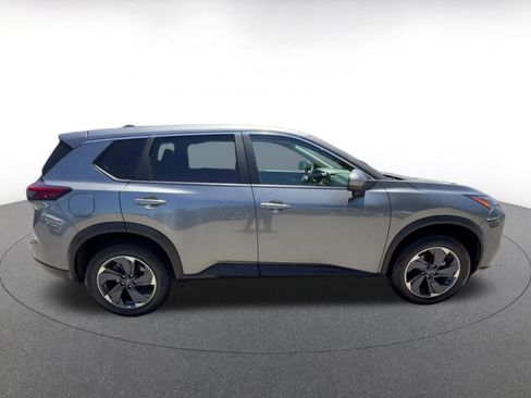 Used 2025 Nissan Rogue SV FWD image 16