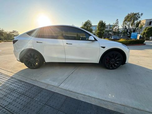 Used 2022 Tesla Model Y Performance AWD/4WD image 4