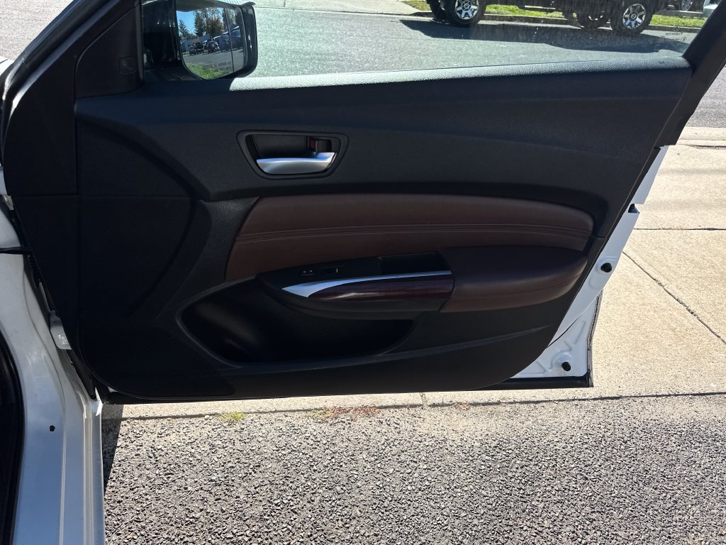 Used 2016 Acura TLX w/ Technology Package FWD image 19