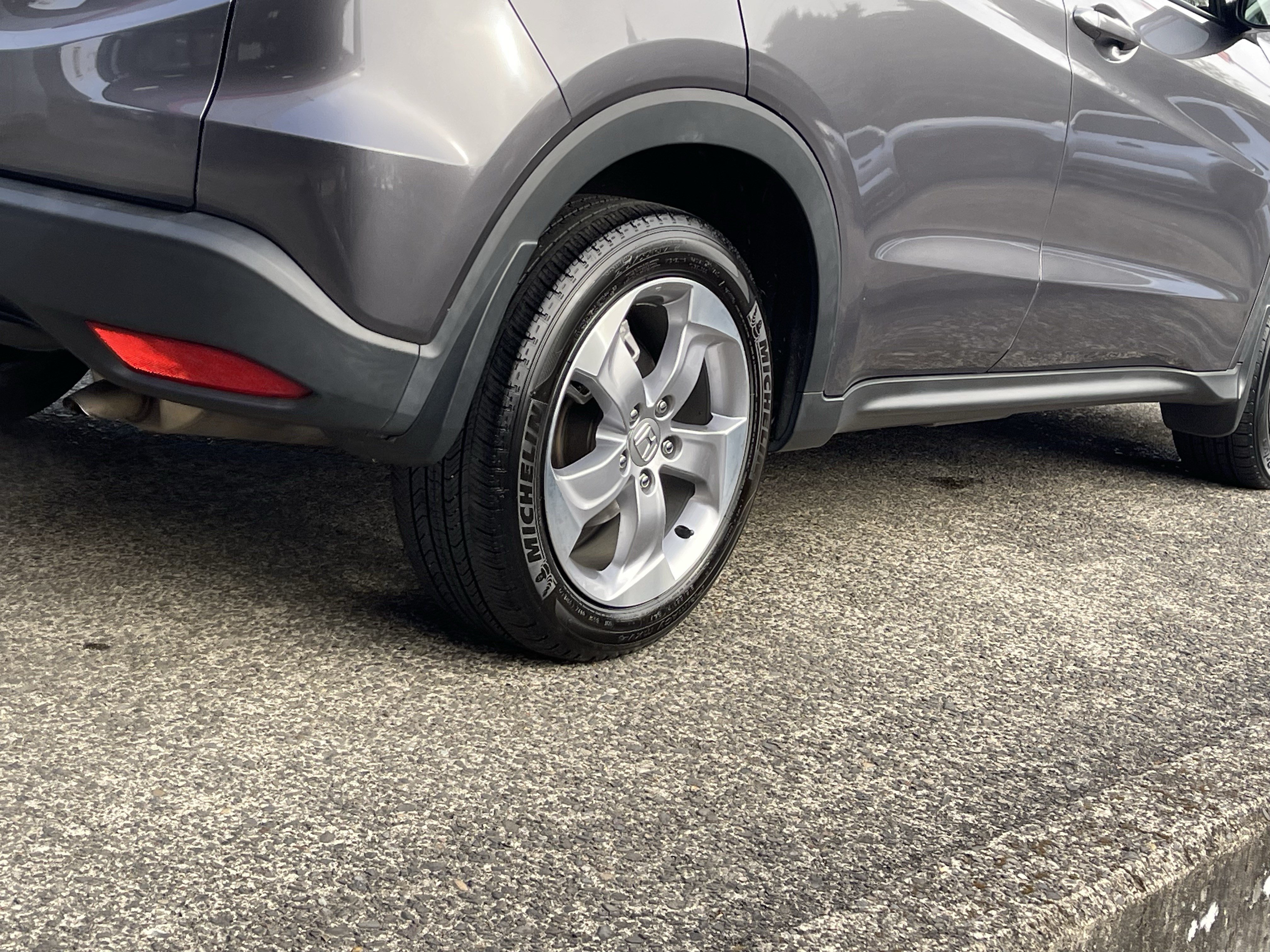 Used 2022 Honda HR-V LX image 9