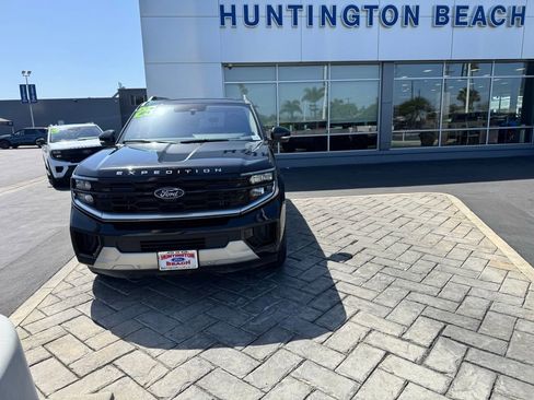 Used 2025 Ford Expedition Platinum image 28