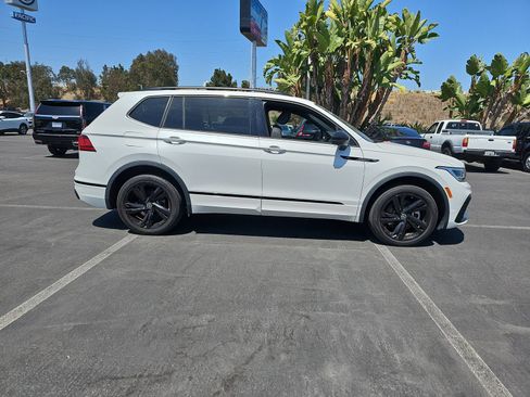 Used 2023 Volkswagen Tiguan SE R-Line FWD image 4