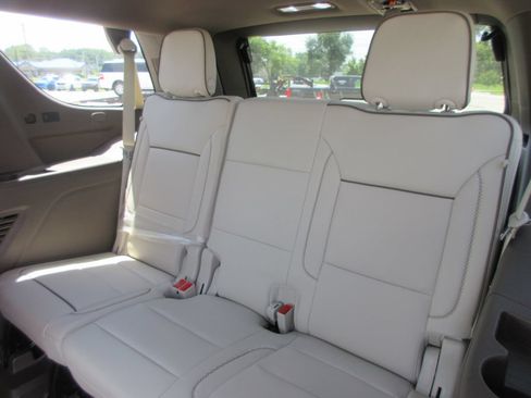New 2026 GMC Yukon Denali w/ Sun & Power Step Package AWD/4WD image 13