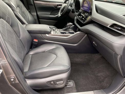 Used 2024 Toyota Highlander Platinum AWD/4WD image 28