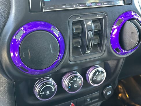 Used 2016 Jeep Wrangler Unlimited Sahara image 19