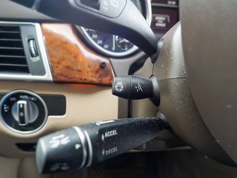 Used 2015 Mercedes-Benz GL 450 4MATIC image 41