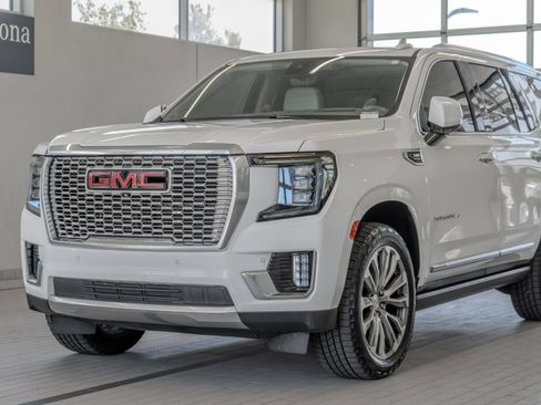 Used 2021 GMC Yukon Denali w/ Denali Premium Package AWD/4WD image 25