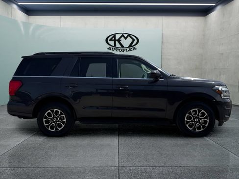 Used 2024 Ford Expedition XLT RWD image 2