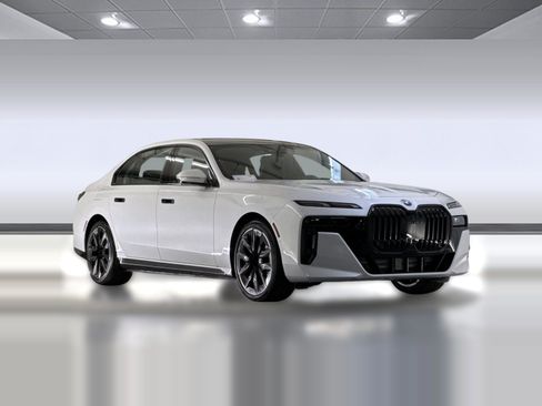 New 2026 BMW 750e xDrive w/ Premium Package AWD/4WD image 6