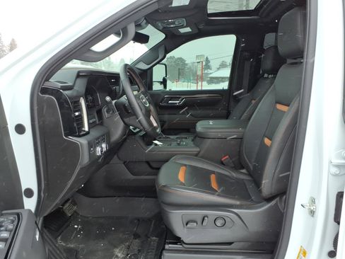 Used 2025 GMC Sierra 2500 AT4 w/ AT4 Premium Plus Package image 10