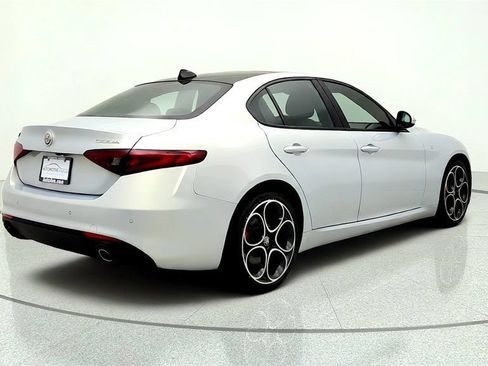 Used 2022 Alfa Romeo Giulia Ti AWD/4WD image 5