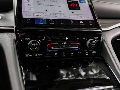 Used 2023 Jeep Grand Cherokee L Limited image 36