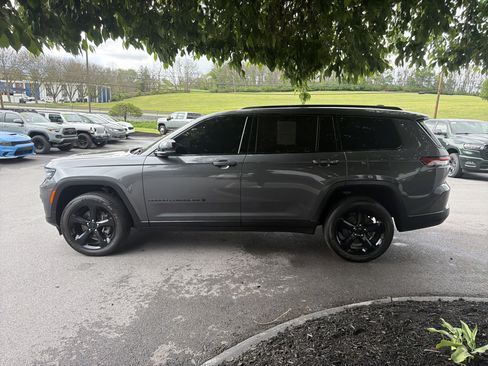 Used 2024 Jeep Grand Cherokee L Laredo AWD/4WD image 7