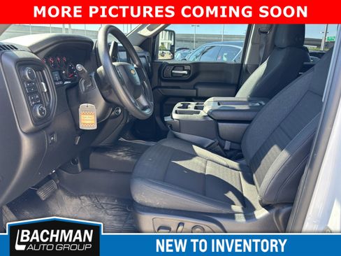 Used 2024 Chevrolet Silverado 2500 Custom w/ Custom Value Package image 6