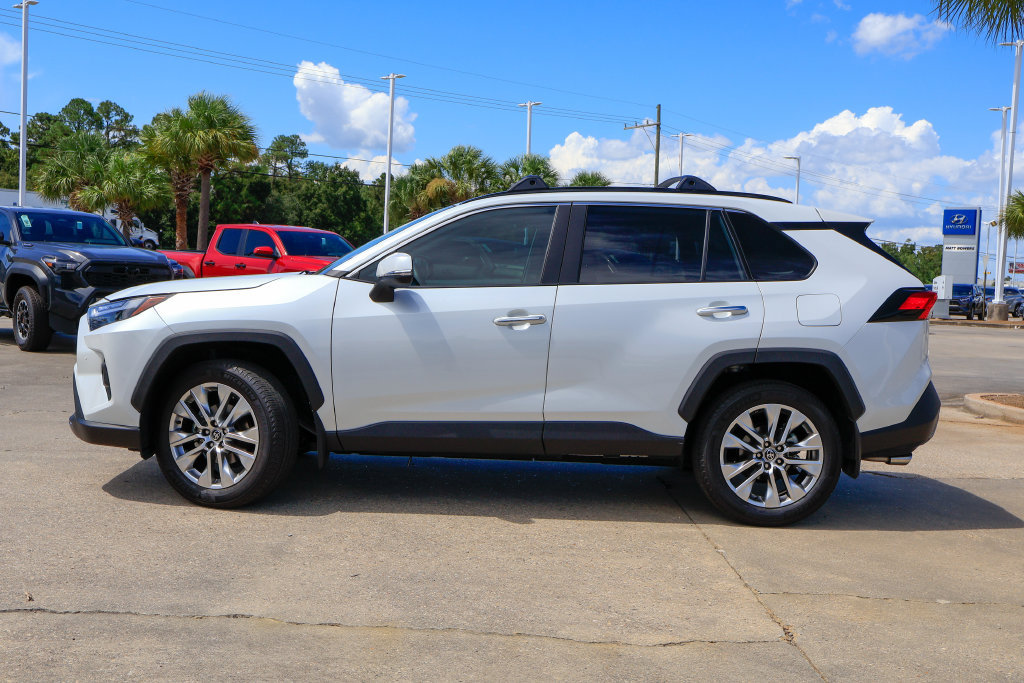 Used 2025 Toyota RAV4 Limited FWD image 27
