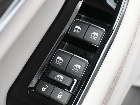 Used 2023 Jeep Grand Cherokee Overland w/ Adv Protech Group III AWD/4WD image 13