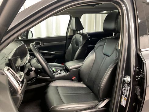 Used 2024 Kia Sorento S w/ Panoramic Sunroof Package image 10