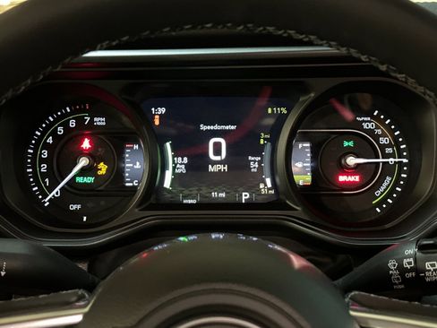 New 2025 Jeep Wrangler Unlimited Sahara image 24