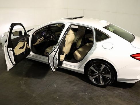 Used 2025 Acura TLX w/ Technology Package image 5